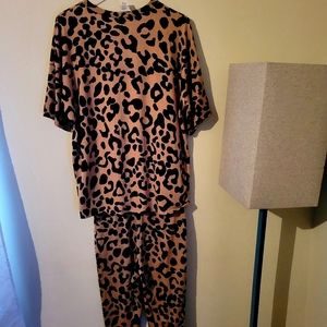 Two piece leopard print tunic legging set